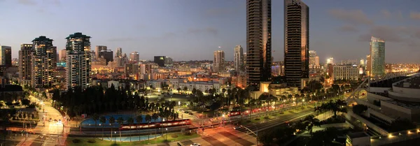 Vista Panorámica Nocturna Del Centro Ciudad Childrens Park Primera Línea —  Fotos de Stock