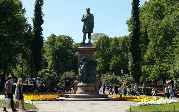Walter Runeberg 1885 루드비그 베르크의 조각상 핀란드 에스파 공원에서 2018 — 스톡 사진
