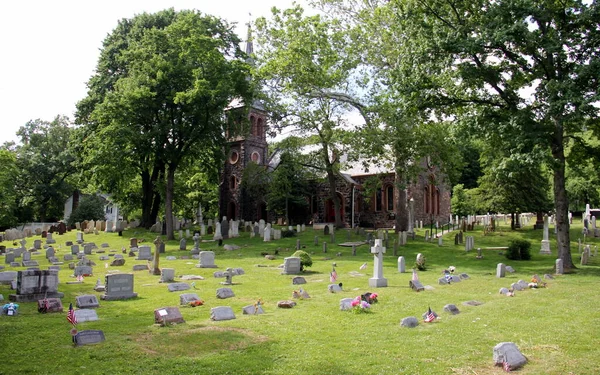 Sonnenbeschienener Friedhof Der Andrew Church Historische Episcopal Church Der Nordseite — Stockfoto