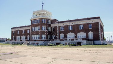 Floyd Bennett Field, eski ana terminal ve kontrol kulesinin Art Deco binası, havaalanı cephesi, New York, New York, New York, ABD - 29 Haziran 2022