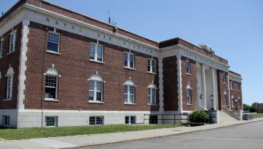 Floyd Bennett Field, Art Deco eski ana terminal binası, şehrin ön cephesi, New York, New York, ABD - 29 Haziran 2022