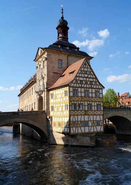 Altes Rathaus 1386 Inmitten Der Regnitz Erbaut Über Zwei Brücken — Stockfoto
