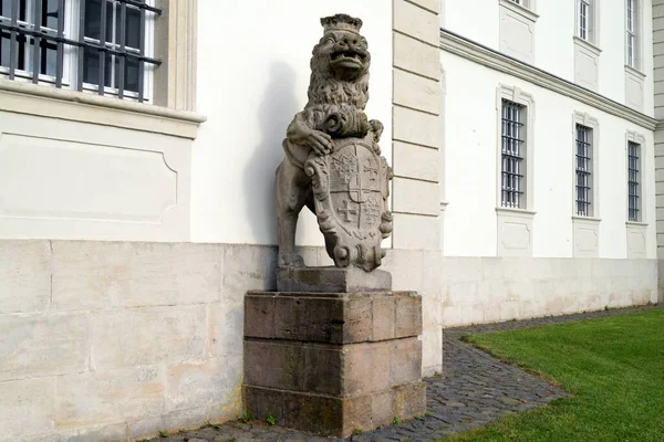 Schloss Fasanerie Palace Complex 1700S Fulda Sculpture Crowned Lion Holding — Fotografia de Stock
