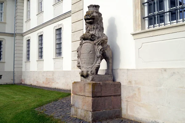 Schloss Fasanerie Palace Complex 1700S Fulda Sculpture Crowned Lion Holding — Stock fotografie