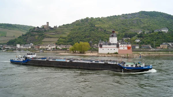 Motor Tanker Eiltank Passing River Rhine Pfalzgrafenstein Castle Falkenau Island — 图库照片