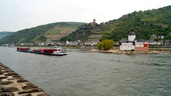 Containers Laden Barge Passing River Rhine Pfalzgrafenstein Castle Falkenau Island — Stockfoto