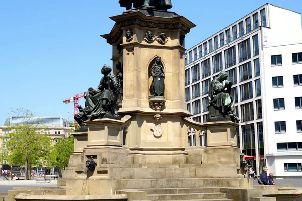 Памятник Иоганну Гутенбергу Открытый 1858 Году Мемориал Фонтан Росмаркте Скульптурные — стоковое фото