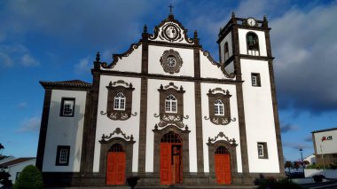 Saint George Kilisesi, 16. yüzyılda kurulmuş, 1796 'da yeniden inşa edilmiş, Nordeste, Sao Miguel, Azores, Portekiz - 30 Temmuz 2022