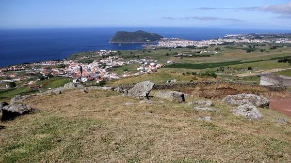 Paesaggio Rurale Pascoli Verdi Recinti Pietra Pendenza Verso Costa Dell — Foto Stock