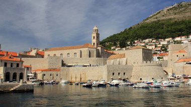 Limana bakan kasaba duvarlarının doğu kısmı, Dubrovnik, Hırvatistan - 29 Eylül 2012