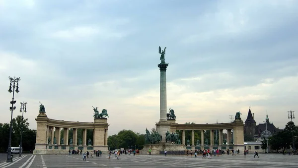 匈牙利布达佩斯英雄广场的千年纪念碑 2011年6月30日 — 图库照片