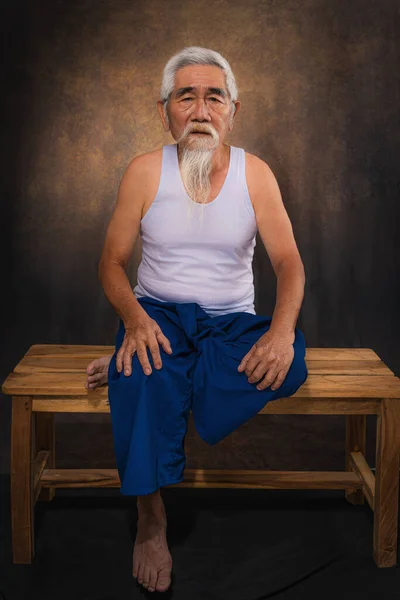 Stúdió Portré Kínai Öreg Férfi Fehér Haj Szakáll Hagyományos Kínai — Stock Fotó