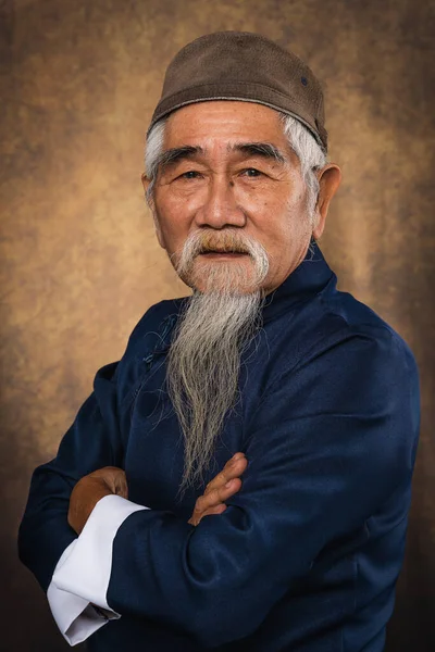 Stúdió Portré Kínai Öreg Férfi Fehér Haj Szakáll Hagyományos Kínai — Stock Fotó