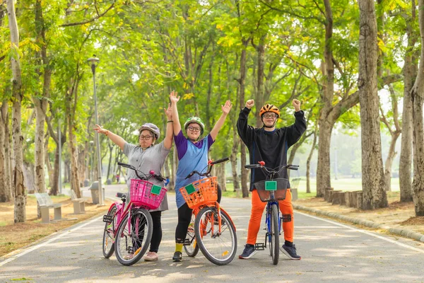 Group Asian Friends Syndrome Riding Bicycle Exercise Together Outdoors Park — Stock Photo, Image