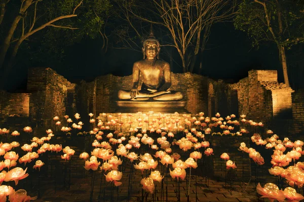 Religious Background Sitting Bronze Buddha Statue Night Lighting Decoration Worship —  Fotos de Stock
