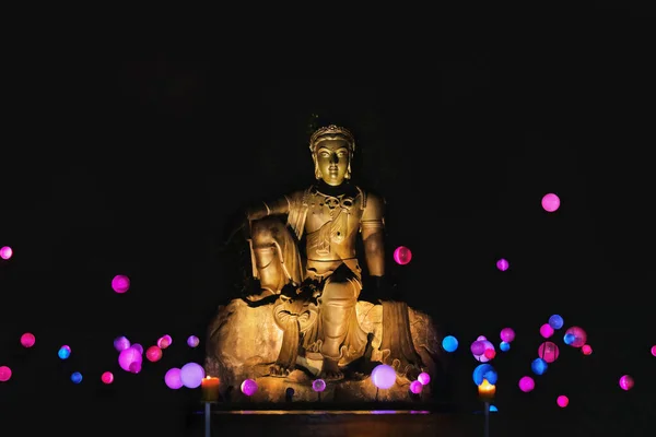 Fondo Religioso Estatua Buddha Bodhisattva Con Decoración Iluminación —  Fotos de Stock