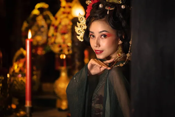 Headshot Portret Pięknej Azjatyckiej Kobiety Tradycyjnym Stroju Chińskiej Sukienki — Zdjęcie stockowe