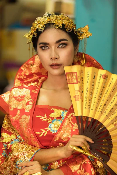 Портрет Азиатки Традиционном Китайском Костюме Позирующей Празднования Китайского Нового Года — стоковое фото