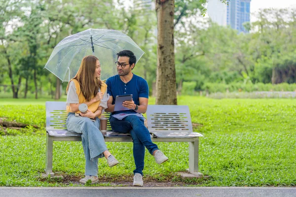 Business People University Students Sitting Bench Holding Umbrella Working Together — Stockfoto