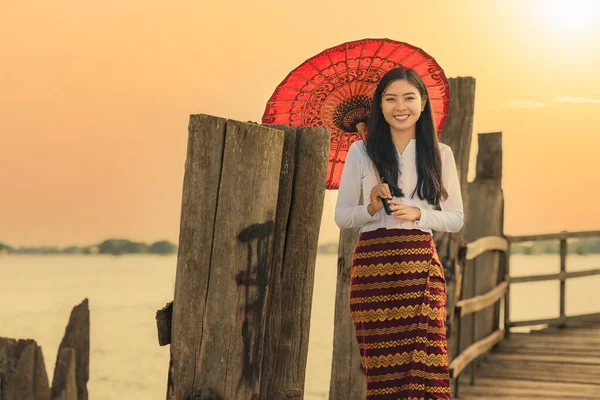 Portrait Smiling Myanmar Woman Red Umbrella Burmese Traditional Dress Bein — Fotografia de Stock