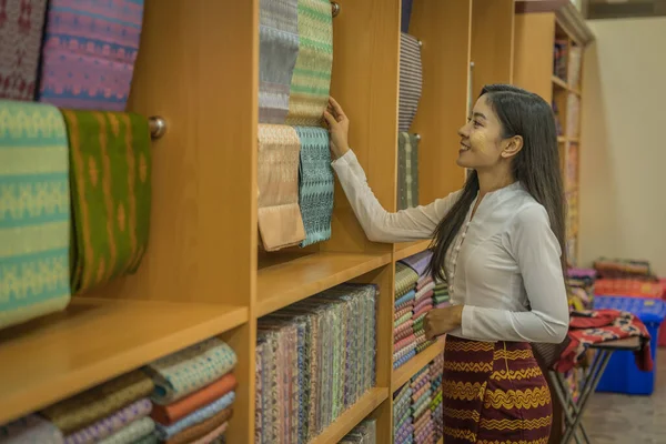 Portrait Myanma Woman Shopping Traditional Cloting Amarapura Local Weaving Fabric — Stock Fotó