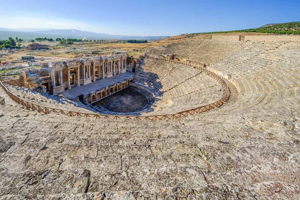 Τοπίο Του Ampitheater Ερείπια Αρχαία Πόλη Hierapolis Στην Πόλη Pamukkale — Φωτογραφία Αρχείου