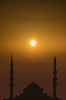 Gündoğumu gökyüzü arkaplanındaki İslami cami siluetinin İslami arka planı