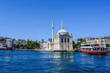 Büyük Mecidiye Camii 'nin manzarası İstanbul' daki ünlü İslami cami, İstanbul 'dan deniz manzarası.