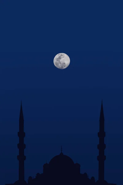 Fondo Islámico Silueta Mezquita Islámica Noche Con Luna Cielo Azul —  Fotos de Stock