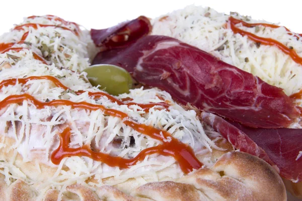 Prosciutto med ost och oliv — Stockfoto