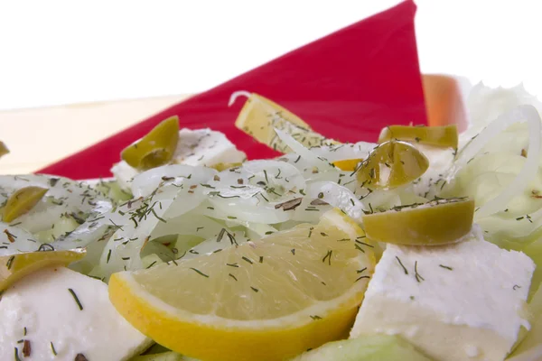 Salade met dille olijven witte kaas UI en citroen — Stockfoto