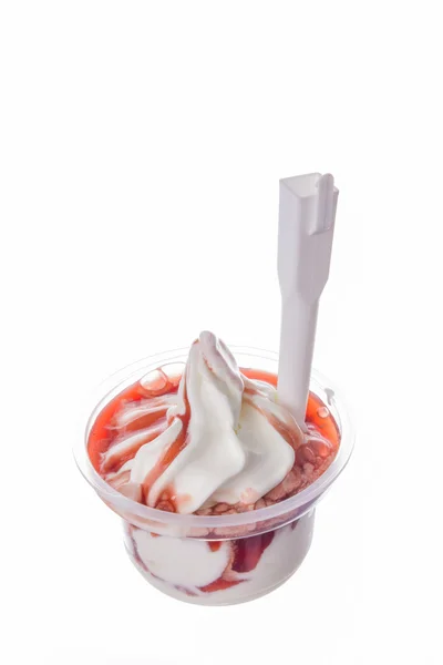 Gelato con guarnizione alla fragola — Foto Stock