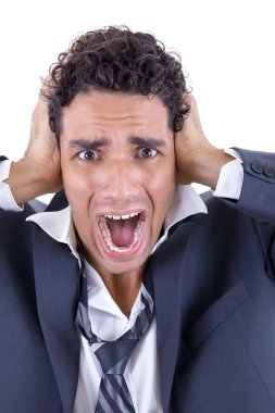 yetişkin adamın kafasını tutarak ve çığlık atan takım