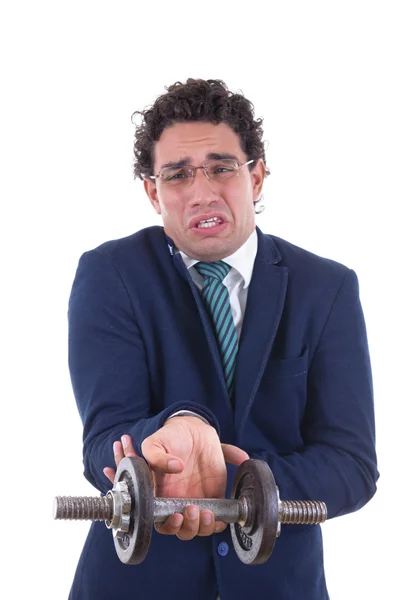 Hombre débil en traje levantando un peso — Foto de Stock