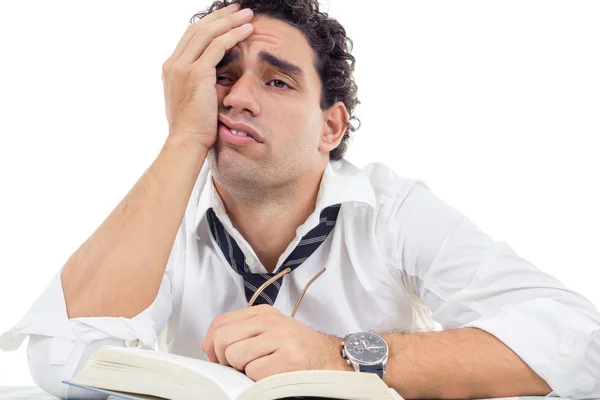 Homem cansado com óculos em camisa branca sentado com livro — Fotografia de Stock