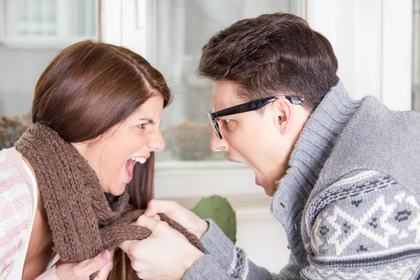 Couple fighting and yelling at each other — Stock Photo, Image