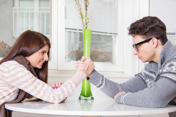 Young couple arm wrestling — Stock Photo, Image