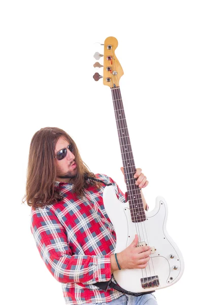 Człowiek w koszuli, gra gitara basowa — Zdjęcie stockowe