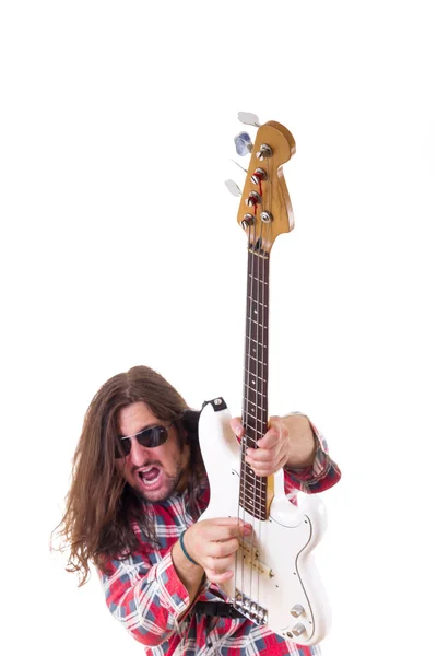 Fiatal férfi arc kifejezése játszik elektromos basszusgitár — Stock Fotó