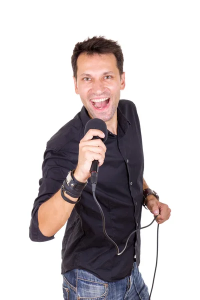 Pohledný muž s mikrofon zpěv — Stock fotografie