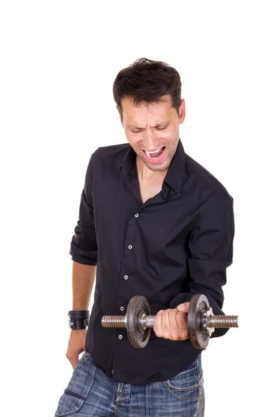 Homem determinado persistente em pesos de levantamento camisa preta — Fotografia de Stock