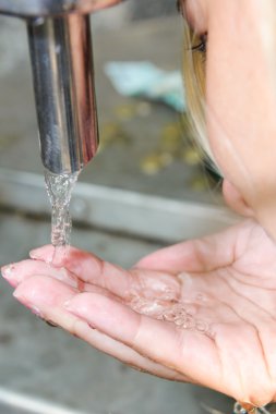 kadın içme suyu Manastırı dokunun, ostrog Karadağ