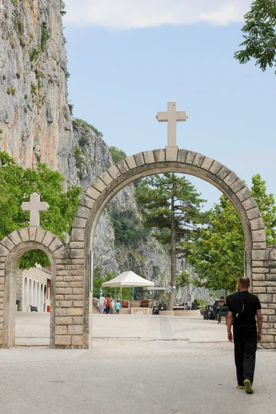 Entrance to the monastery of Ostrog — Stock Photo, Image