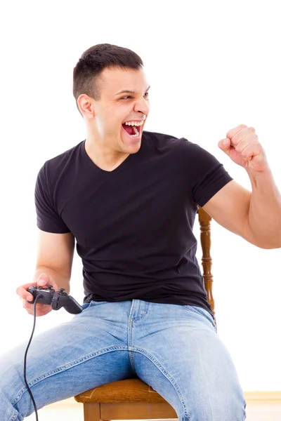 Homem de sucesso jogando jogo de computador com joystick — Fotografia de Stock