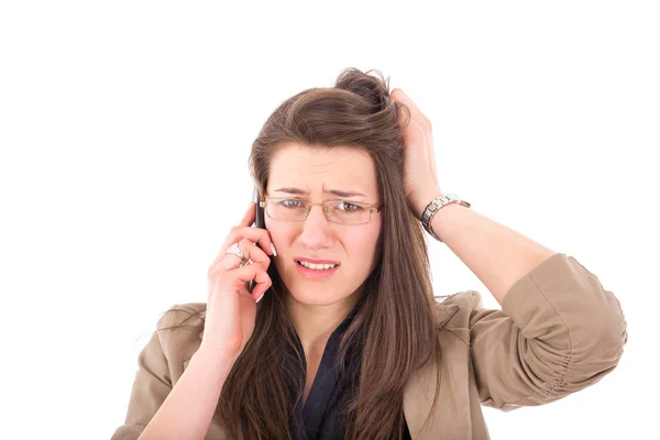 Žena slyšení špatné zprávy přes telefon — Stock fotografie