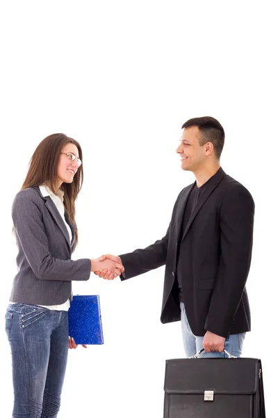 Obchodní handshake mezi dvěma mladými lidmi — Stock fotografie