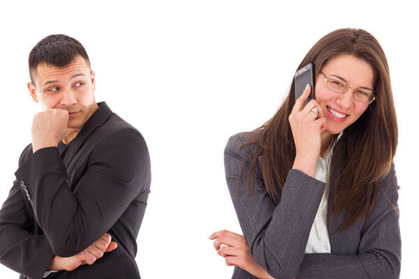 ревнивый мужчина подозревает, что его женщина неверна и имеет секрет
