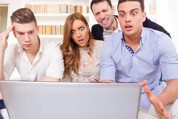 Frustrated casual group of friends sitting on couch looking at l — Stock Photo, Image