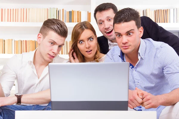 Pissed off casual group of friends because results looking on la — Stock Photo, Image