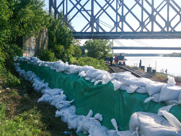 защита побережья от реки Савы в Белграде с мешком
